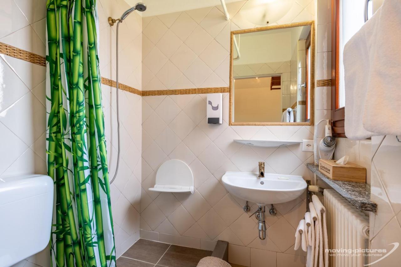 Bamboohouse Motel Riazzino Extérieur photo